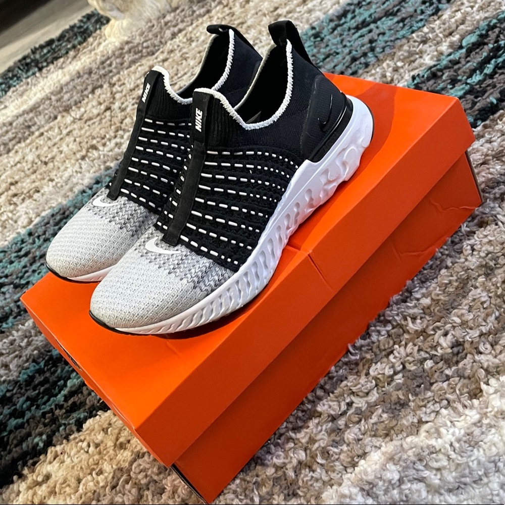 Nike React Phantom Run Flyknit 2 Black White